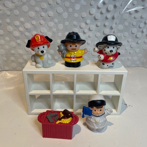 Fisher-Price Other - Fisher Price Little People Astronaut & Fireman bundle